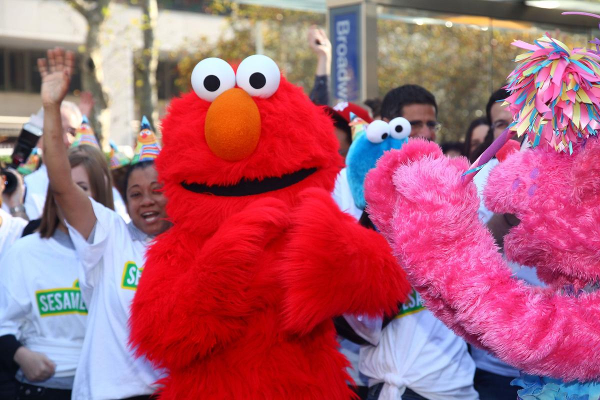 Elmo Visits Poughkeepsie on Metro-North Ahead of Big Show