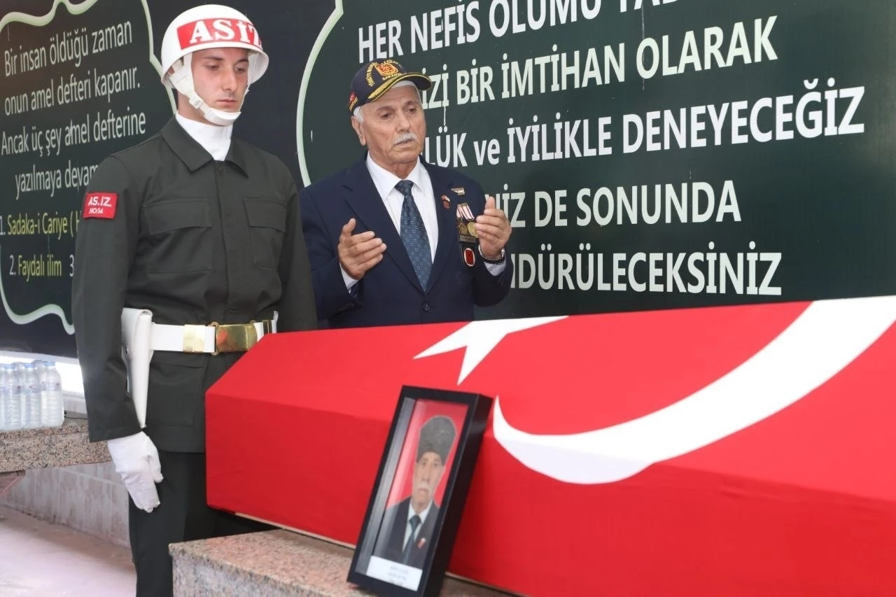 Kıbrıs Gazisi, resmi törenle son yolculuğuna uğurlandı