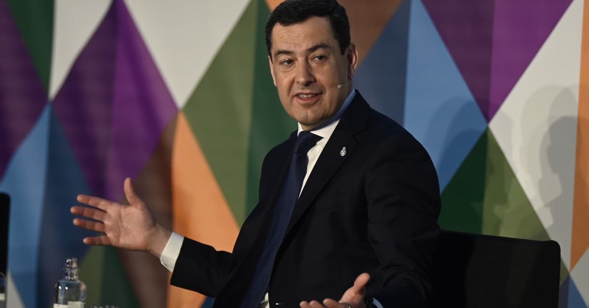 Juanma Moreno plantea la prohibición del uso de teléfonos móviles a los menores de 16 años