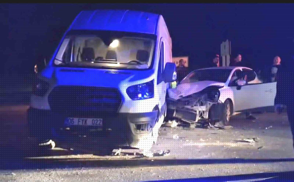 Hisarcık'ta Otomobil-Minibüs Çarpıştı: 3 Yaralı
