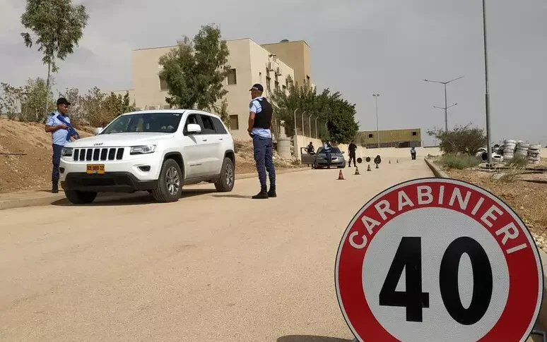 Carabinieri threatened and made to kneel by a settler in the West Bank, Rome protests