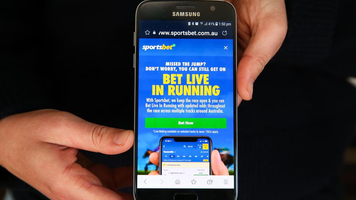 Betting giants Sportsbet, Tabcorp front inquiry into Albanese reforms