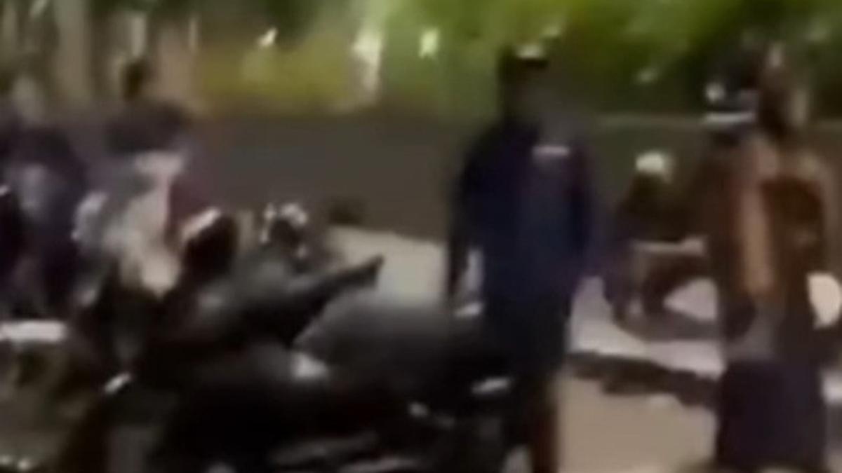 Viral Sejumlah Orang Keroyok Waria di Alun-Alun Rangkasbitung