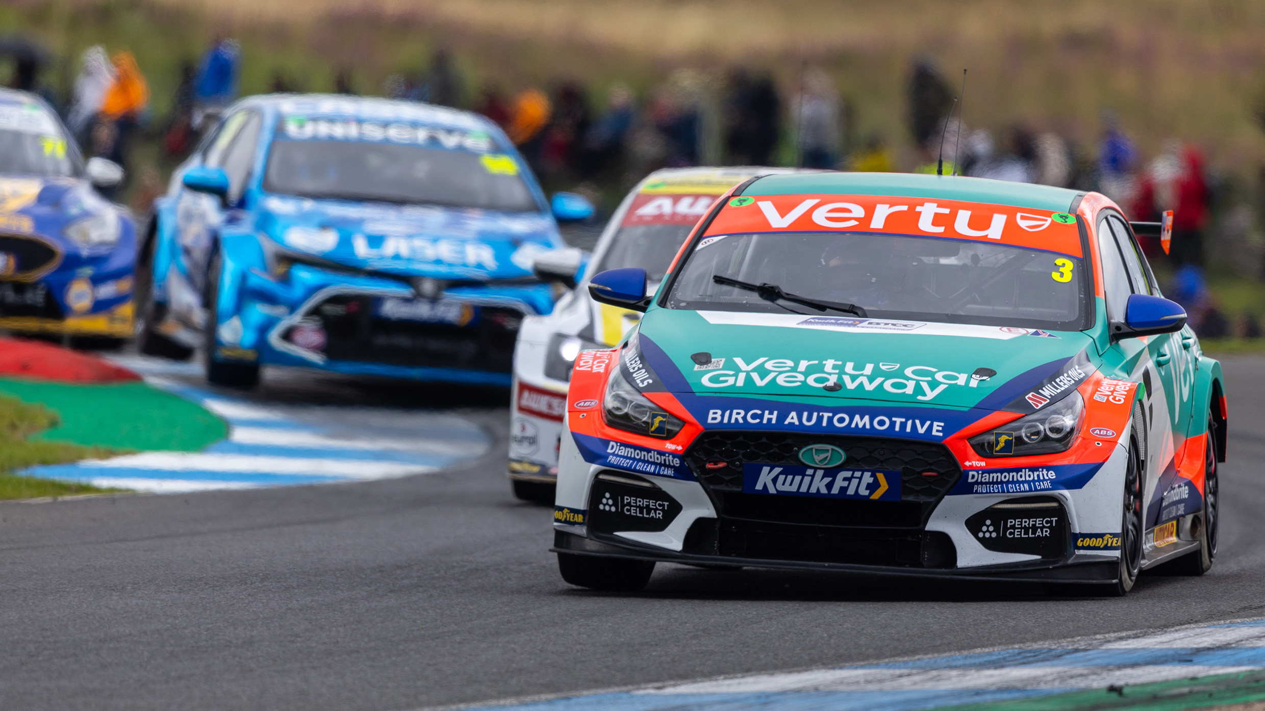 Tom Chilton charges to first win of the season