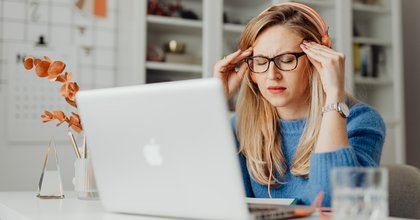 7 subtle signs of unhealthy relationship dynamics in the blogosphere, according to research