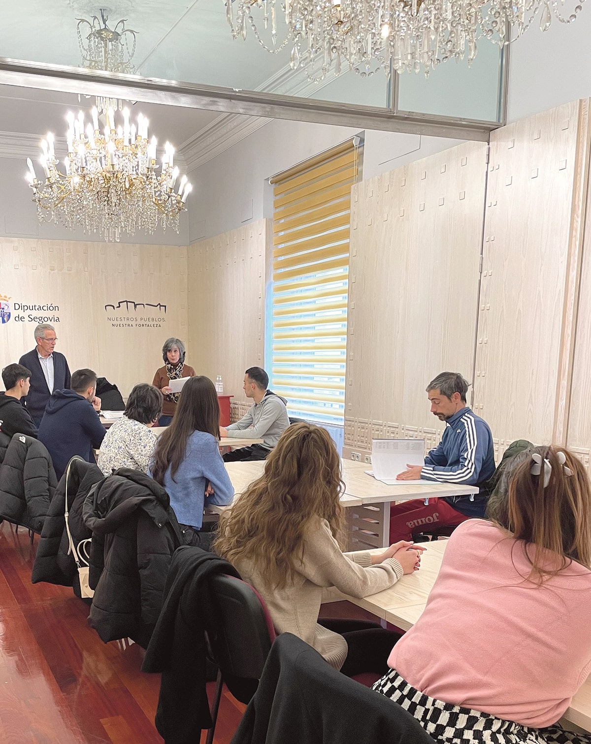 Tocar la historia con las manos: una experiencia de formación en el Archivo de la Diputación de Segovia