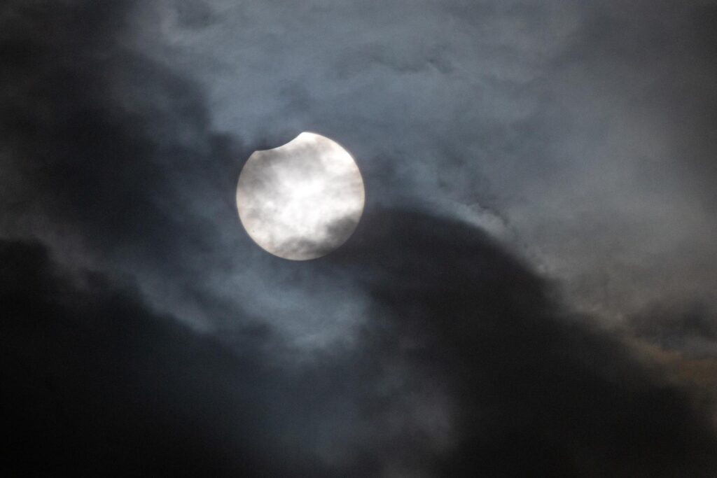 Hi haurà núvols durant l’eclipsi? Això diuen les darreres previsions