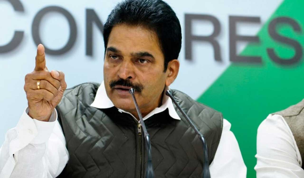 Be careful: Venugopal reacts to Tharoor’s remarks on Rahul’s student outreach