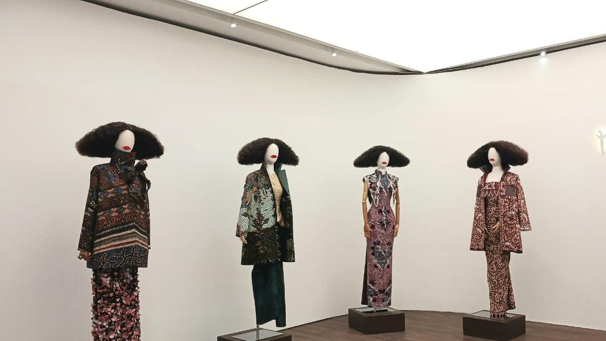 Ivan Gunawan Hadirkan Nusanova 2.0 Sekar Jagat, Eksplorasi Batik Madura dalam Fashion Installation