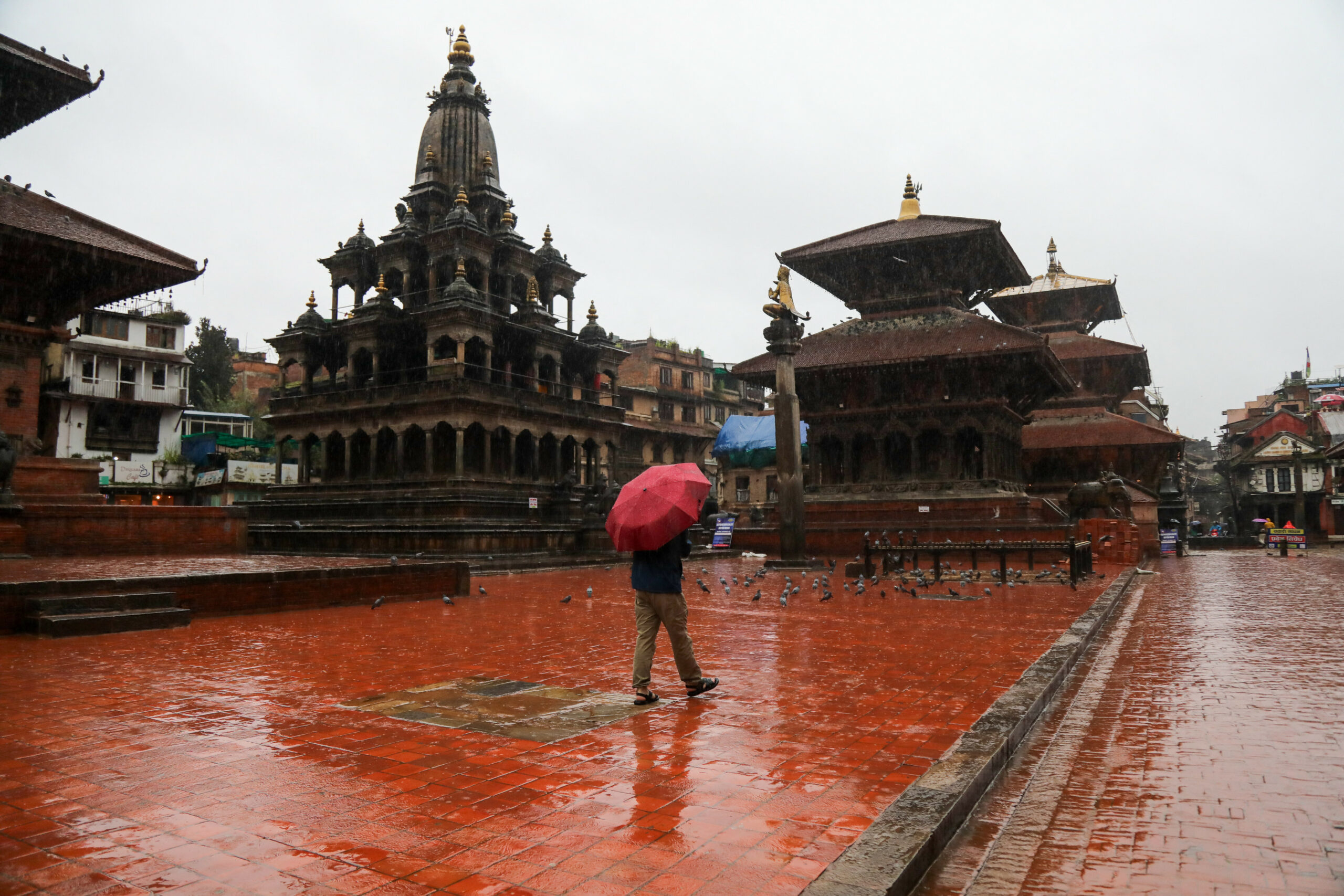 MAE a emis o atenționare de călătorie pentru românii care merg în Nepal: ploi torențiale, inundații și alunecări de teren