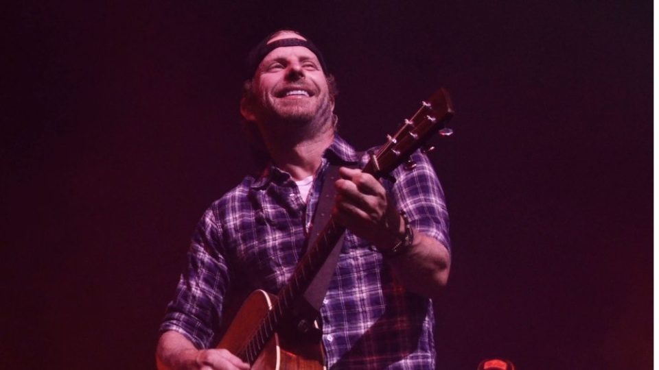 Dierks Bentley releasing deluxe version of 11th studio album: ‘Broken Branches Extended’
