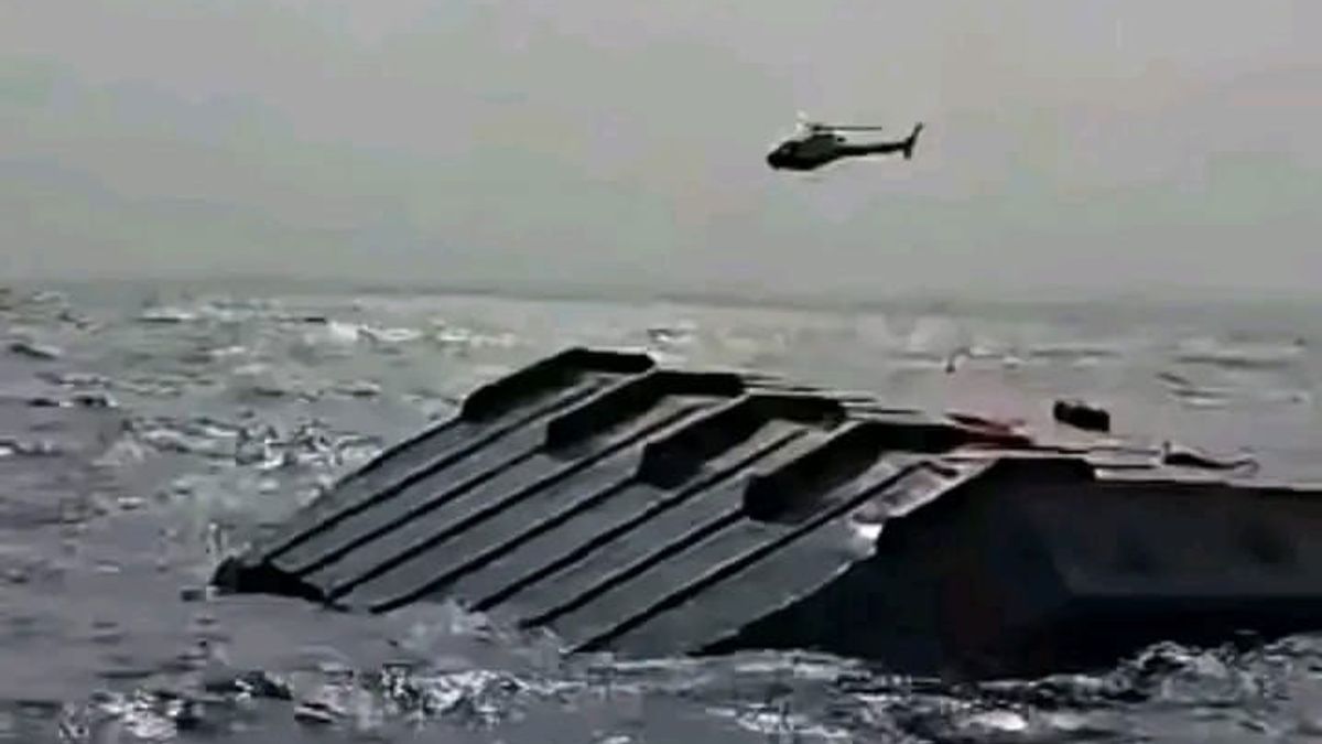 At least 15 dead and 27 missing after ferry capsizes in crocodile-filled lake