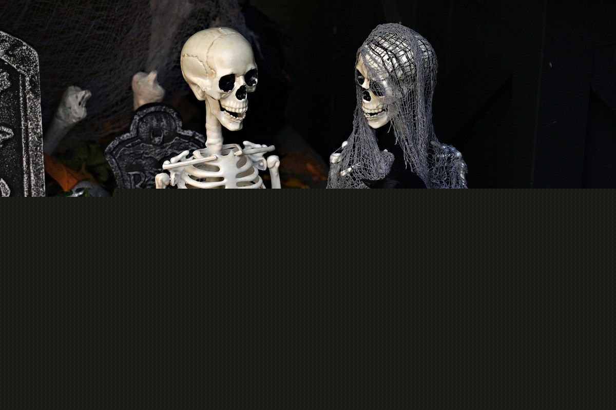 Bigger Than Life to Scare You to Death - Home Depot Halloween
