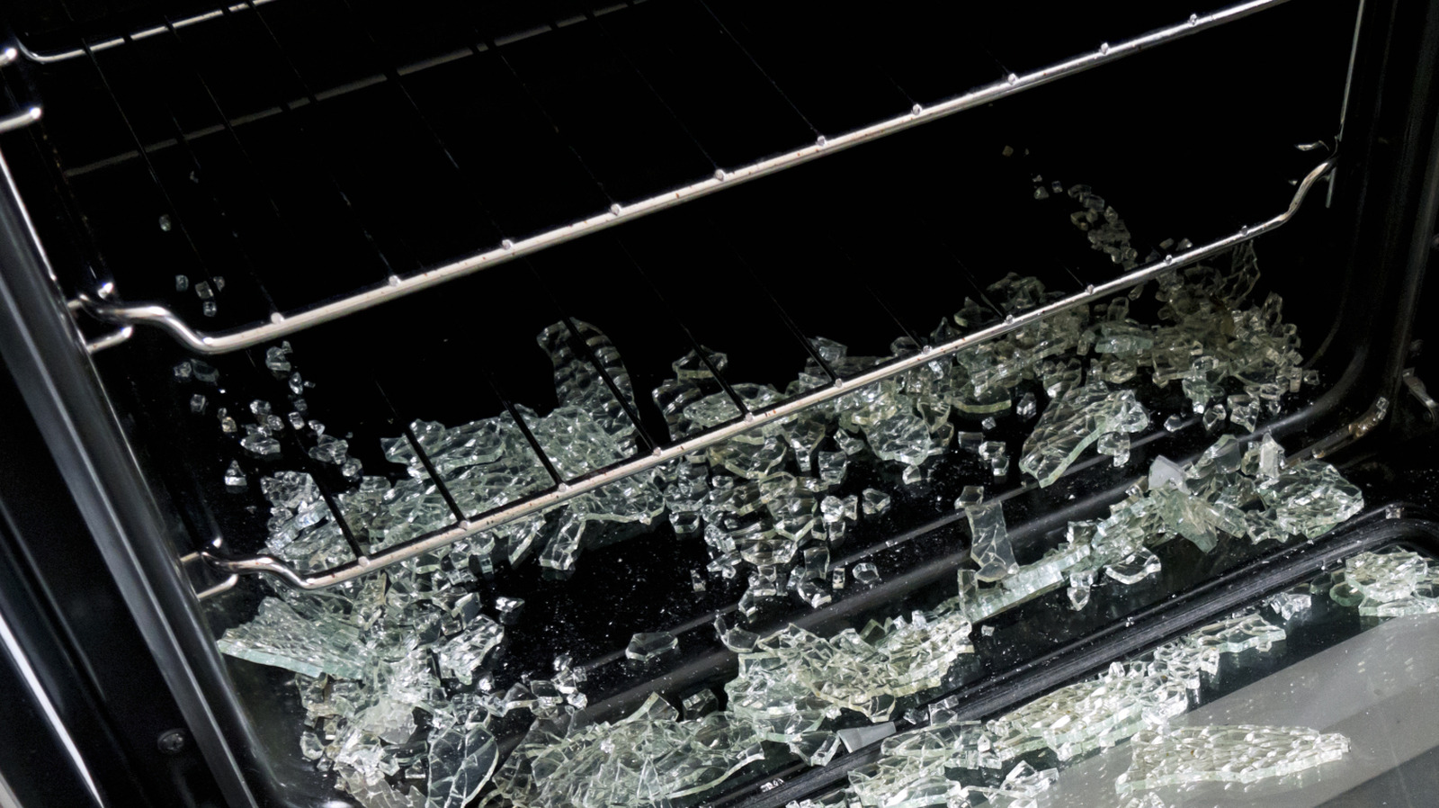 Stop Shattering Your Pyrex Dishes And Follow This Tip