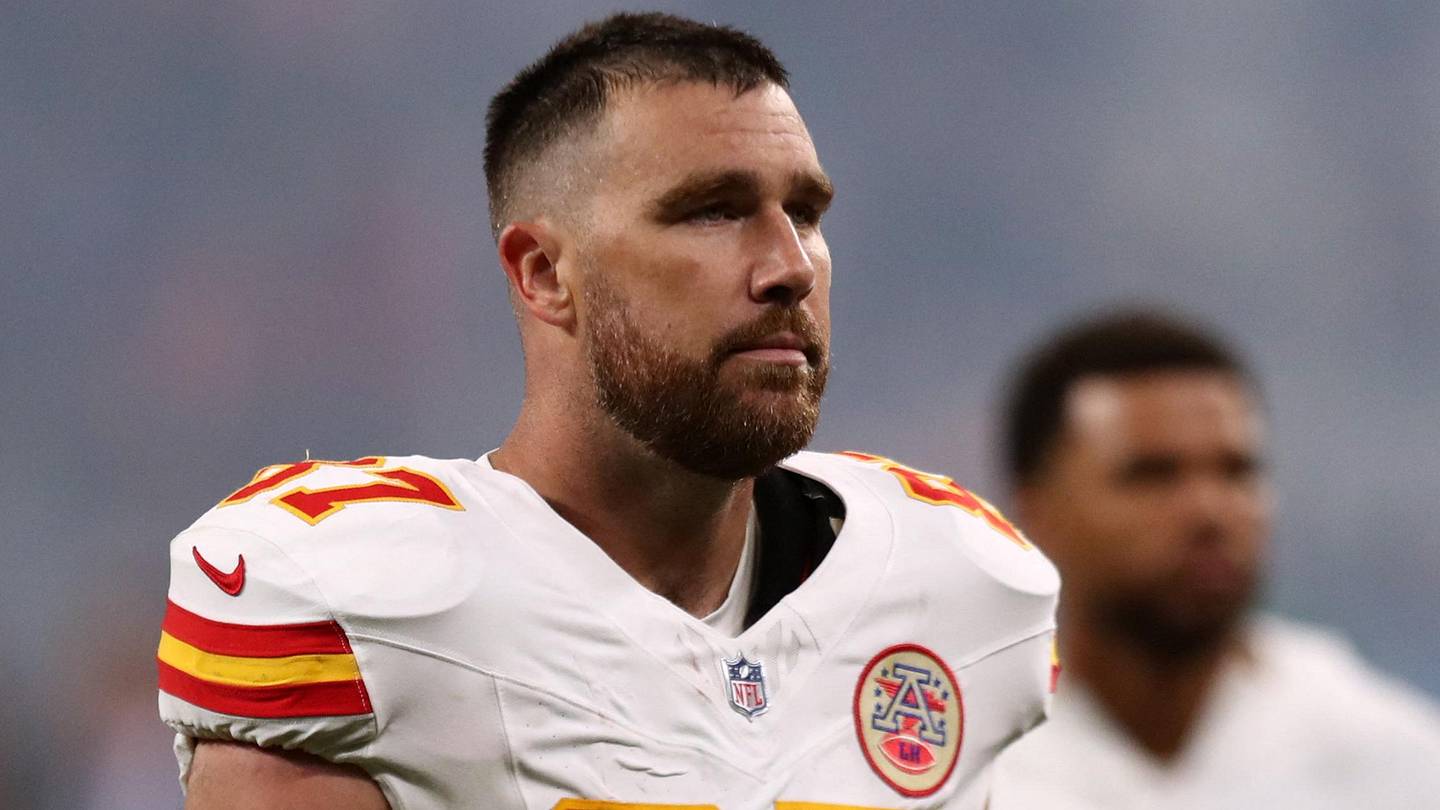 Travis Kelce Takes Blame for Costly Error in Chiefs’ Loss to Eagles
