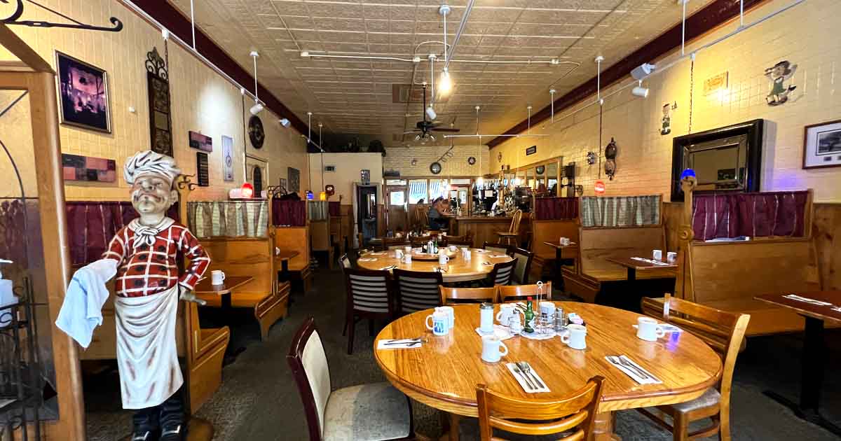 The Mom-And-Pop Restaurant In Vermont Where $13 Gets You A Whole Meal And More