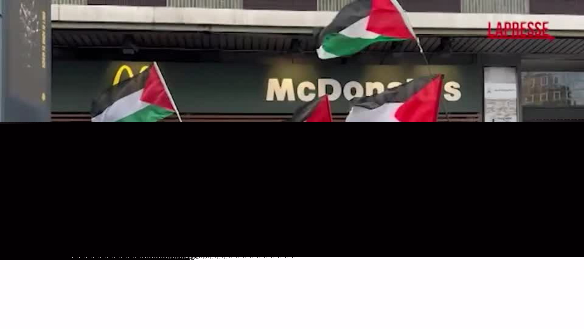 Milano, Pro Pal contro McDonald's: “Boicottiamo chi sostiene Israele”