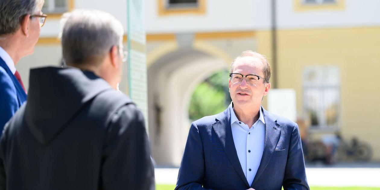 Dobrindt verteidigt Abschiebungen nach Afghanistan