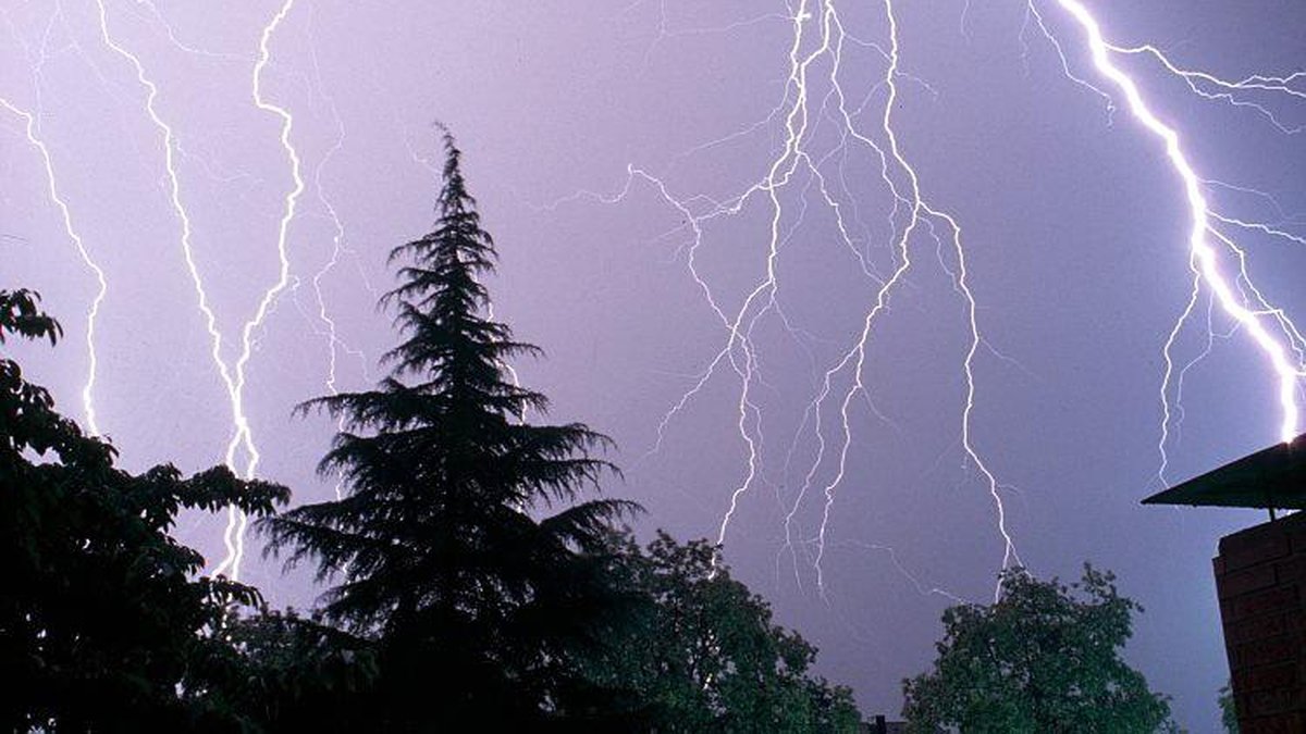 Huit départements du Sud-Ouest placés en vigilance orange orages ce dimanche, des phénomènes très violents sont attendus localement, 13 départements en vigilance canicule
