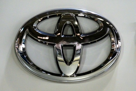 Toyota raises forecasts on weak yen