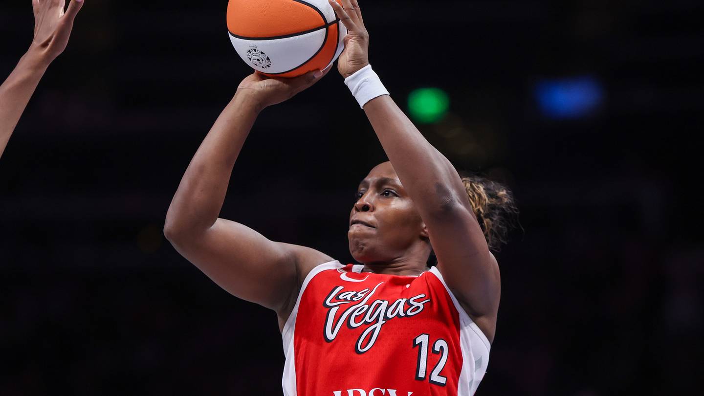 Chelsea Gray's 3-Point Heroics Lift Aces Past Fever