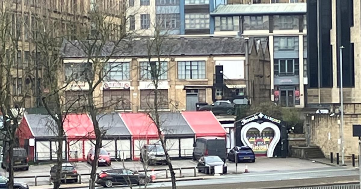 'Temporary' marquee next to restaurant allowed to stay for another three years
