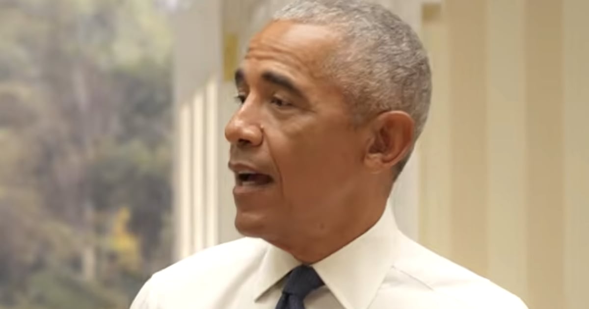 Obama Expertly Mocks Trump’s Tacky Gold Oval Office Sign