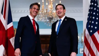 Tân ngoại trưởng Anh phớt lờ các câu hỏi về việc gọi Trump là “kẻ phân biệt chủng tộc”.