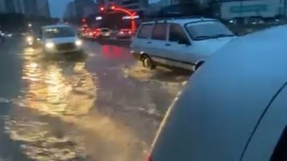 Adana'da sağanak hayatı olumsuz etkiledi