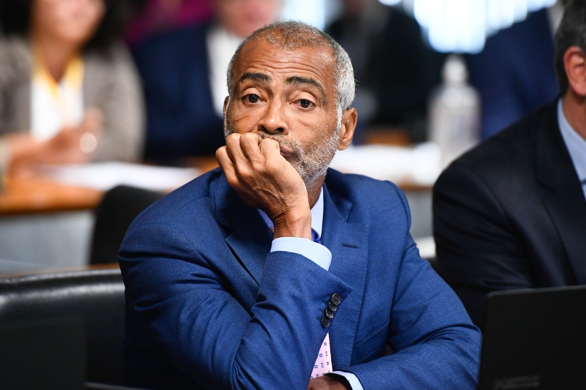Lancha, mansão e três carros: bens de Romário vão a leilão para pagar R$ 10,8 milhões em dívida