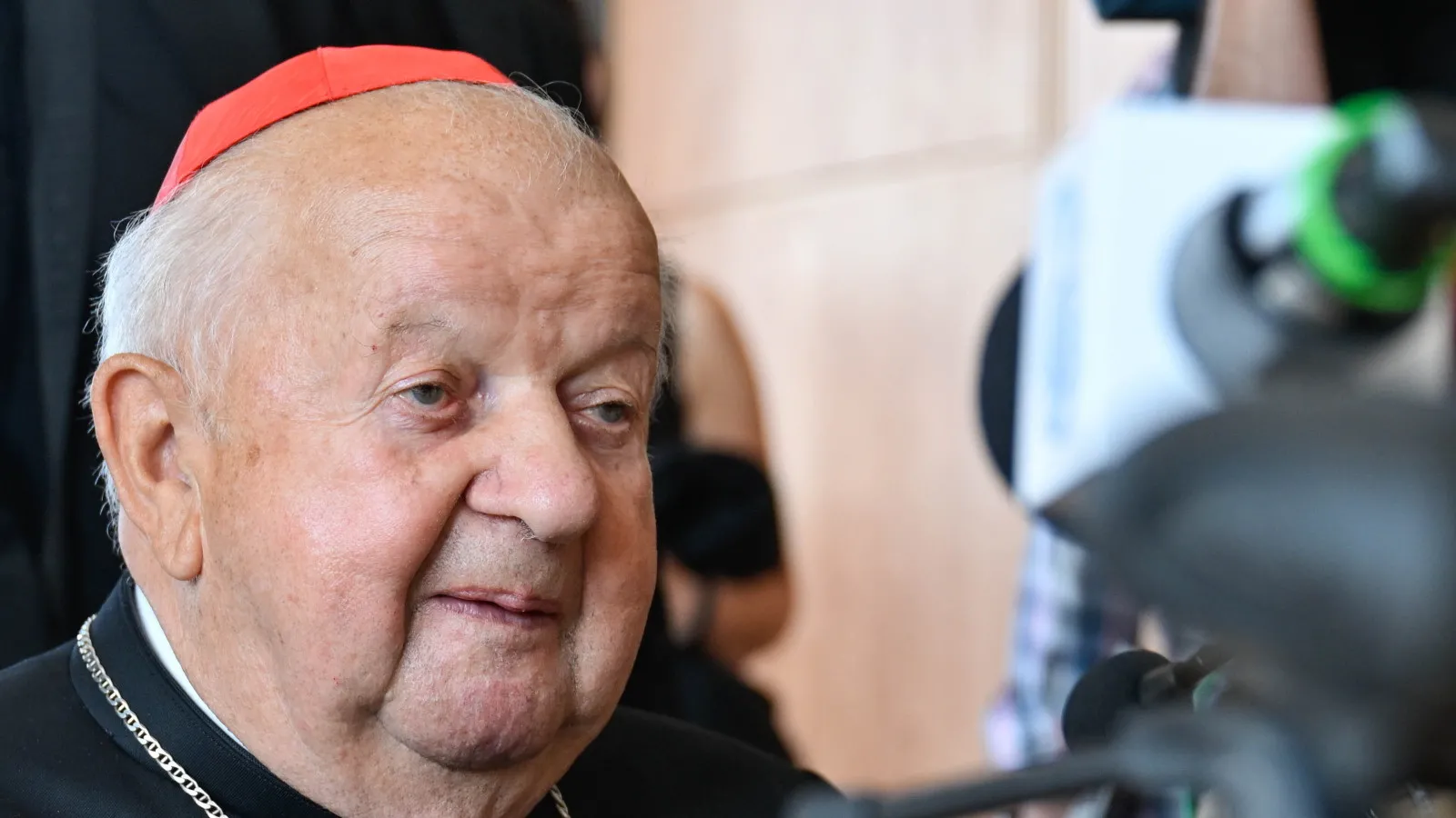 Kardynał Dziwisz zeznawał w sądzie. Odpowiedział na pytania o pedofilię w Kościele