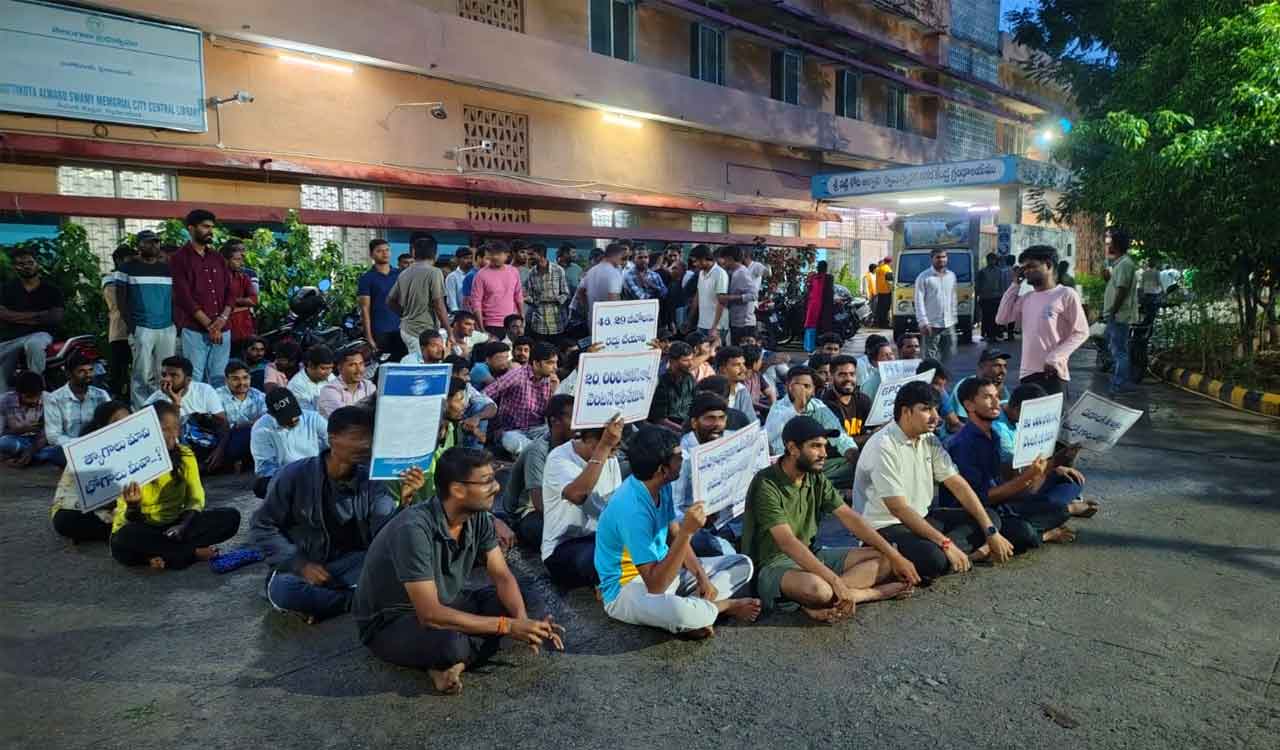Unemployed youth stage protest in Hyderabad, demand notifications for 19,000 police vacancies