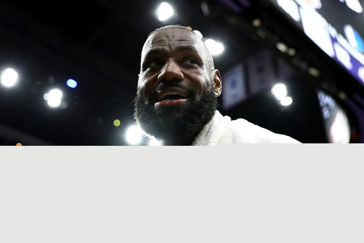 LeBron James receives golf invitation from Philadelphia Eagles star after landing in Philly