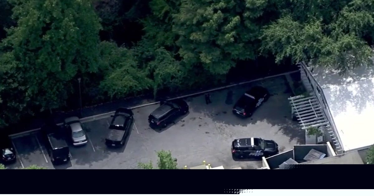 5 arrested after chase ends in Cobb County, 1 officer injured