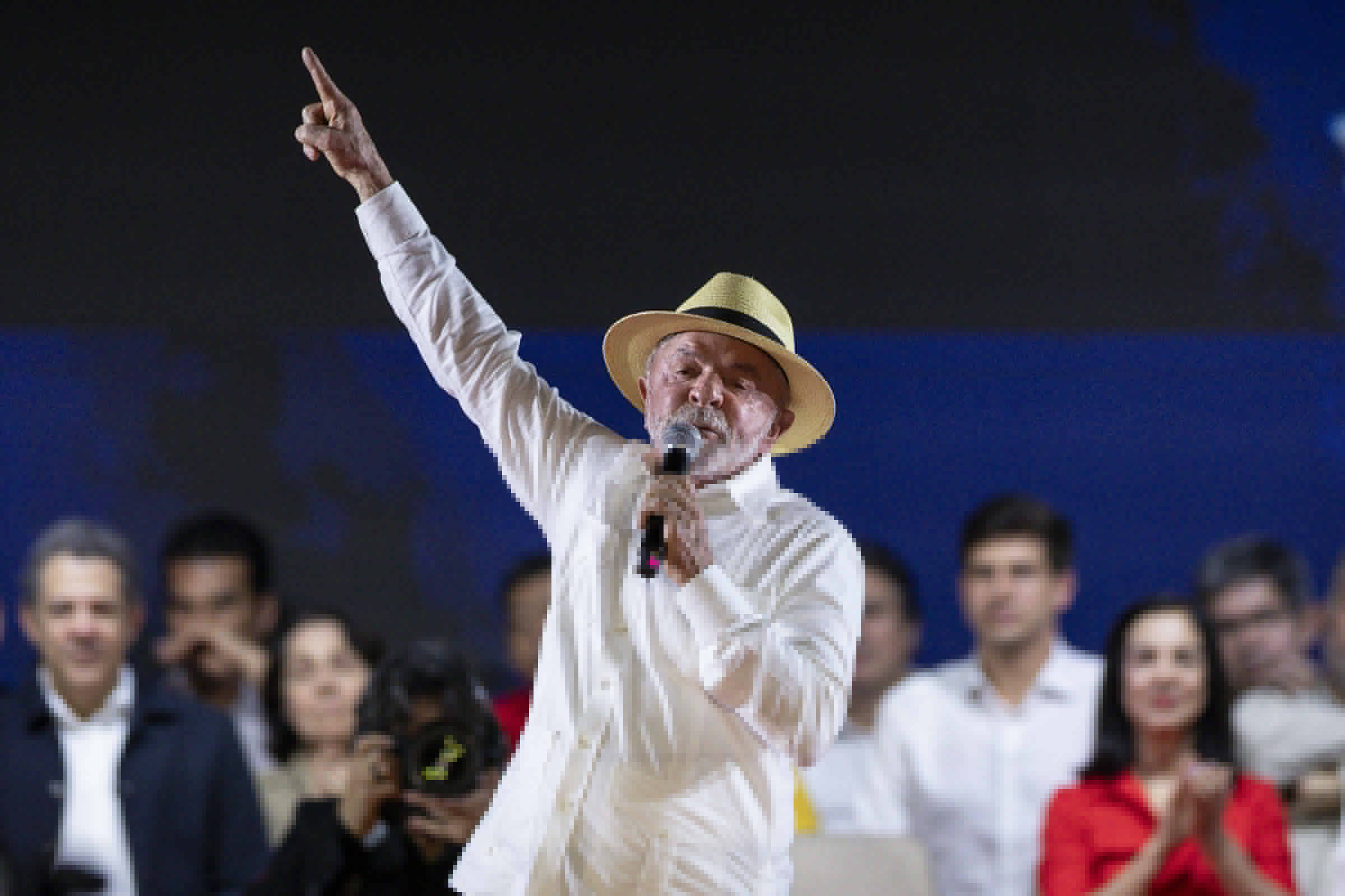 Lula ter teleprompter em estdio, mesmo aps ter ignorado equipamento em conveno