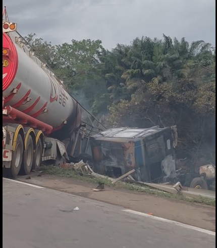 Niakara : deux morts dans la collision d’un camion-citerne malien avec un camion-remorque