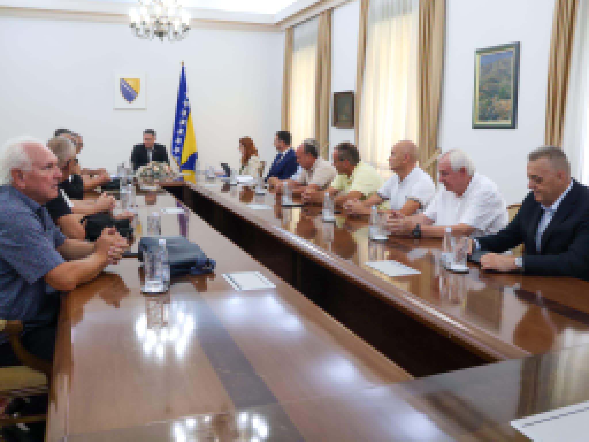 Bećirović: Borci zaslužuju dostojanstven položaj i pravedna zakonska rješenja