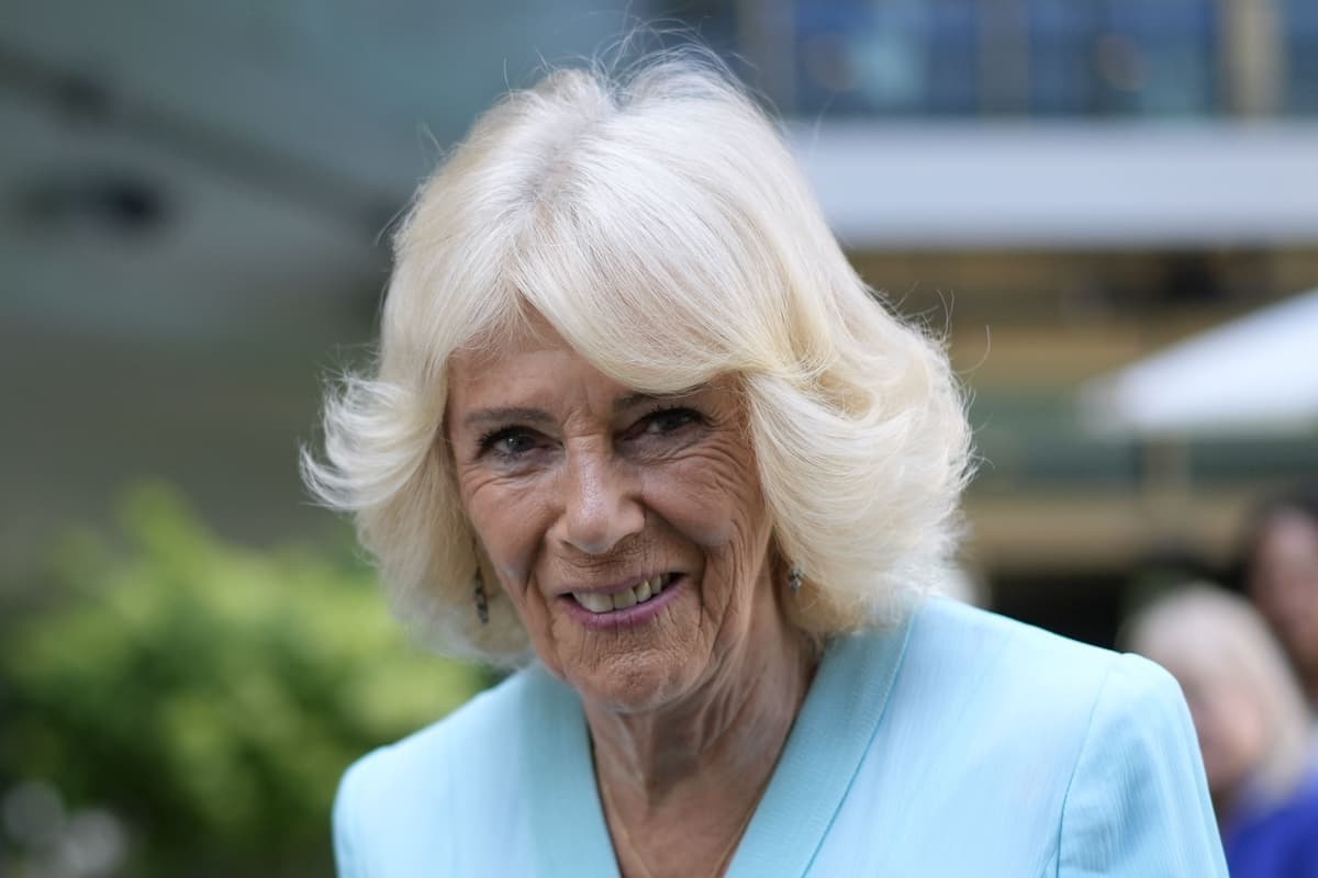 Queen lends support to new award scheme for young journalists