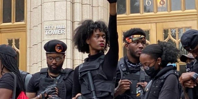 Resurgen los Black Panthers en EU como respuesta a la brutalidad policial de ICE