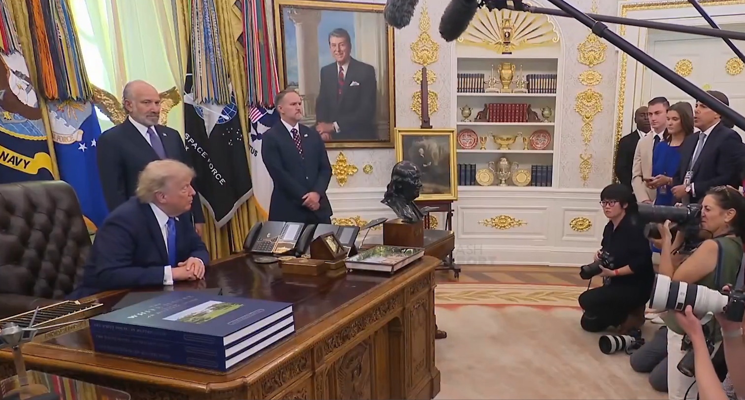 Trump replica alla richiesta di Zelensky: “Missili all’Ucraina? Servono anche a noi. Biden gliene ha già dati moltissimi”