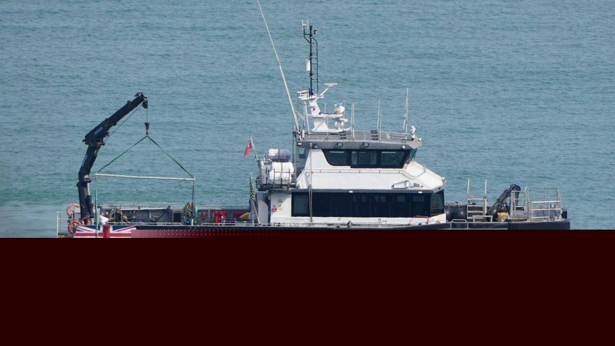 Mega dinghy carries record 165 migrants to UK