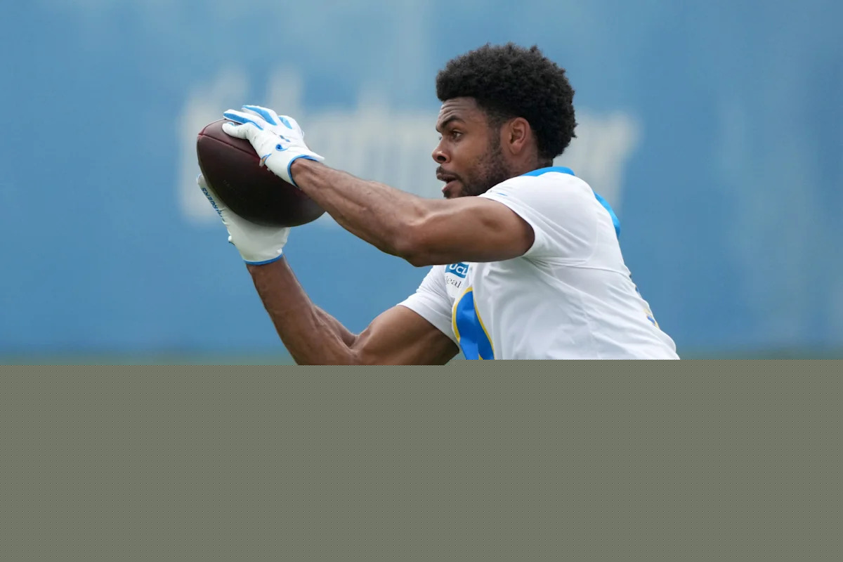 Watch: Chargers WR Tre' Harris makes spectacular catch in camp