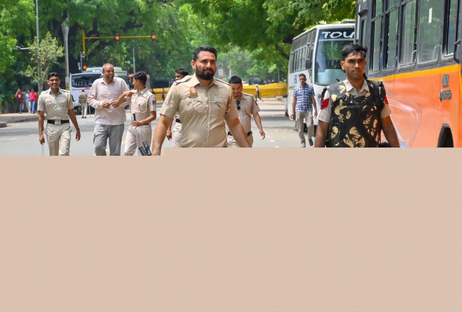 Home Ministry orders suspension of mobile internet services near Jantar Mantar