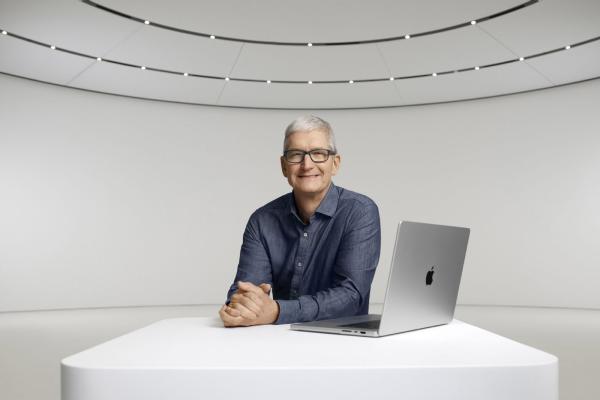 Tim Cook Thanks Shareholders on His Final Apple Earnings Call