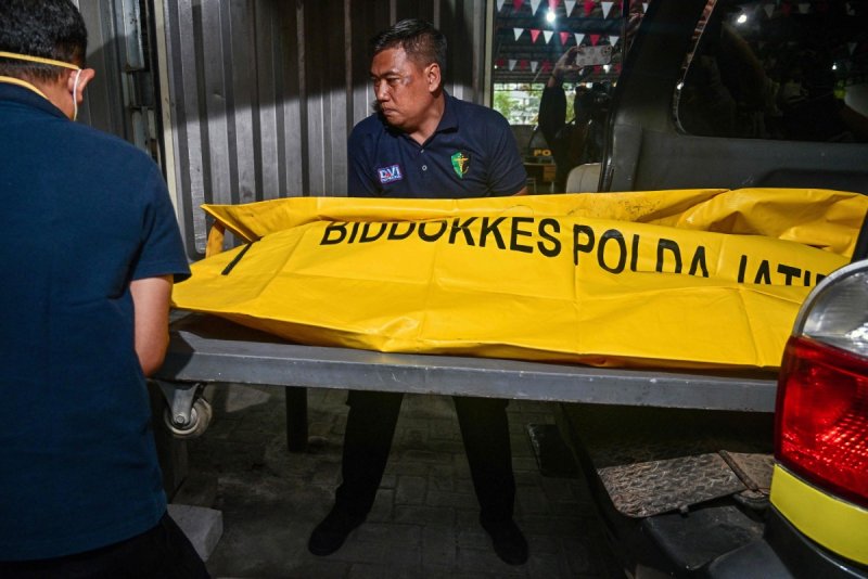 Death toll from Indonesia school building collapse rises to 20