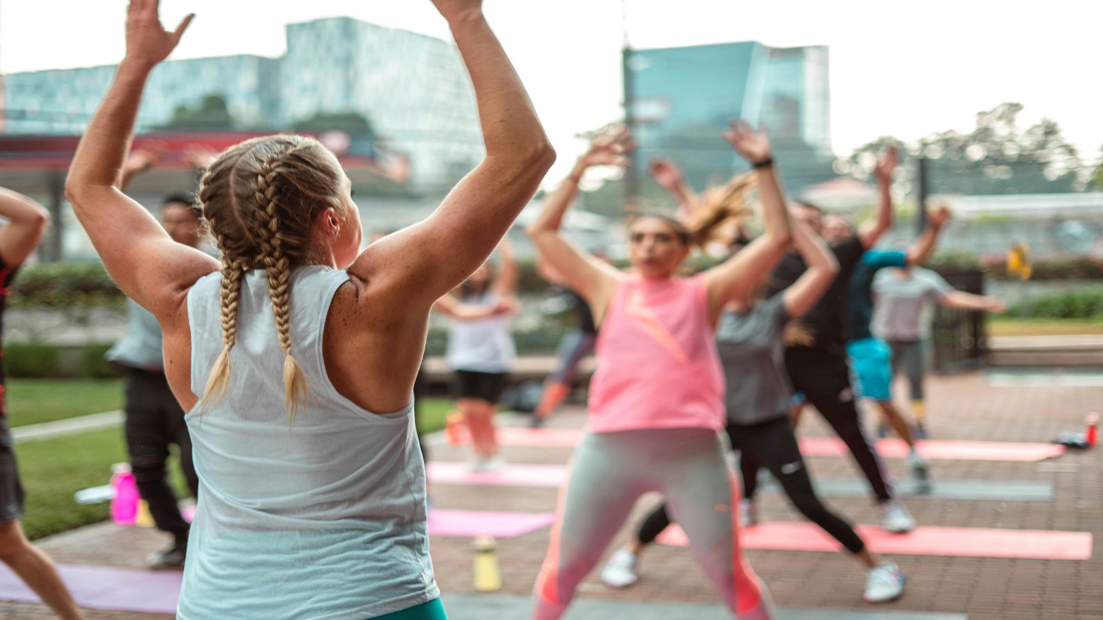 Fitness business owner gets an influencer client who first demanded services for free and then complained when she gained 0.5 pounds in a week, demanding a refund: ‘Post a public statement on your page admitting your plan doesn’t work.'