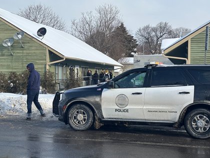Trooper stabbed in hand in Syracuse during arrest of man wanted in Massachusetts