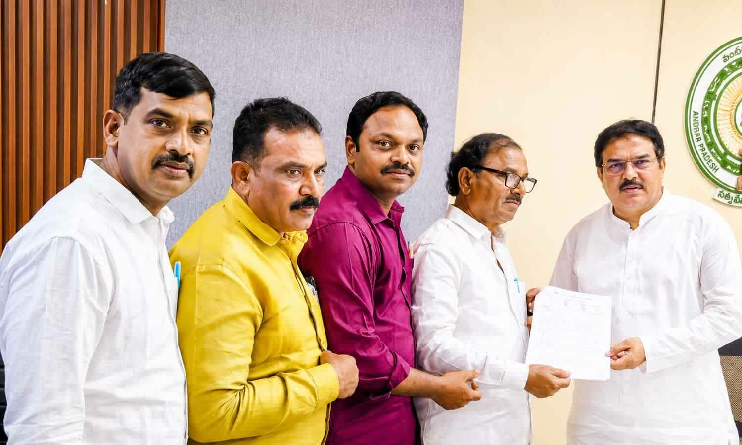 AgriGold victims urge govt to acquire Hai-Land and Yarada tourism projects