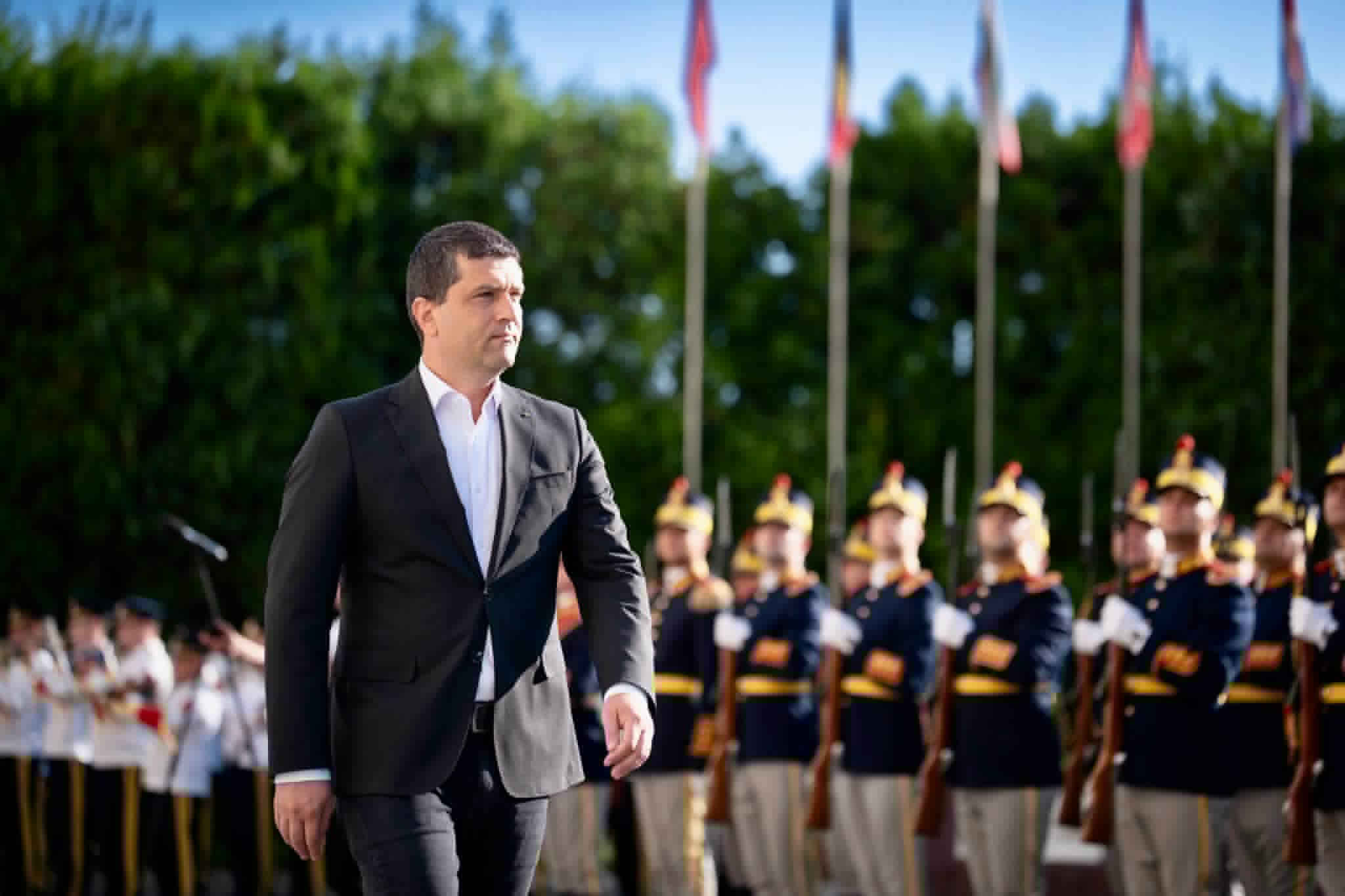 Ministrul apărării, mesaj de Ziua Imnului Național: „Deșteaptă-te, române!” nu vorbește doar despre trecutul nostru, ci și despre datoria pe care o avem față de viitor