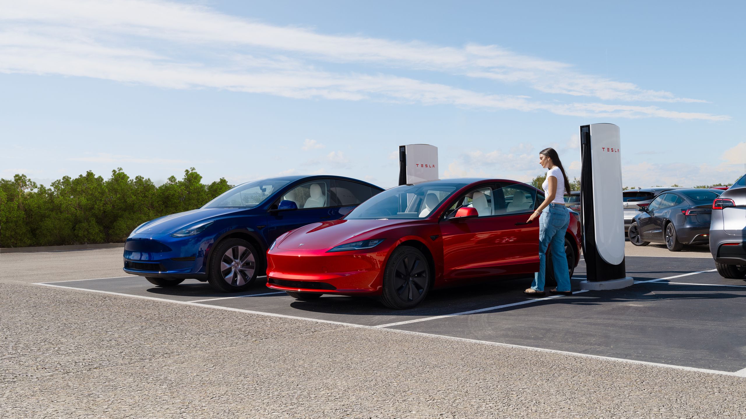 Tesla just added a clever way to help unlock a stuck charge cable